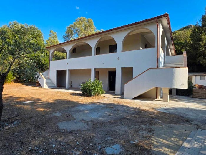 Casa con 6 locali in vendita in Via degli Olmi, Sinnai