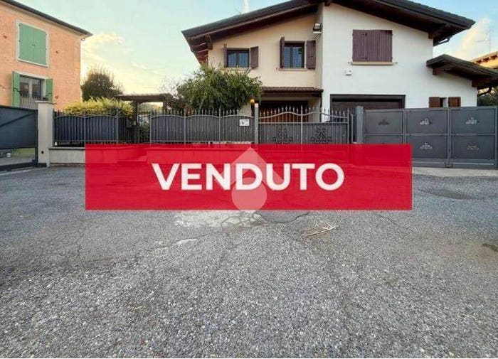 Casa trilocale in vendita in Via Bruno Buozzi, Centro, Manerbio