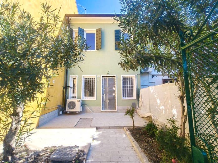 Casa quadrilocale in vendita in Via Pasqualino Benedetti, Borgo Roma, Verona