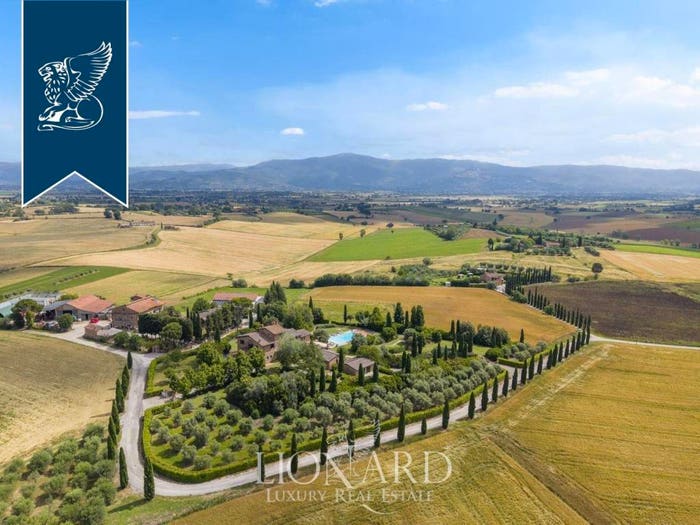 Casa con 6 locali in vendita in Cortona