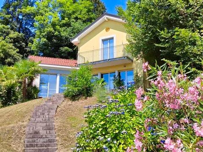 Casa quadrilocale in vendita in Via Saltrio, Centro, Viggiù