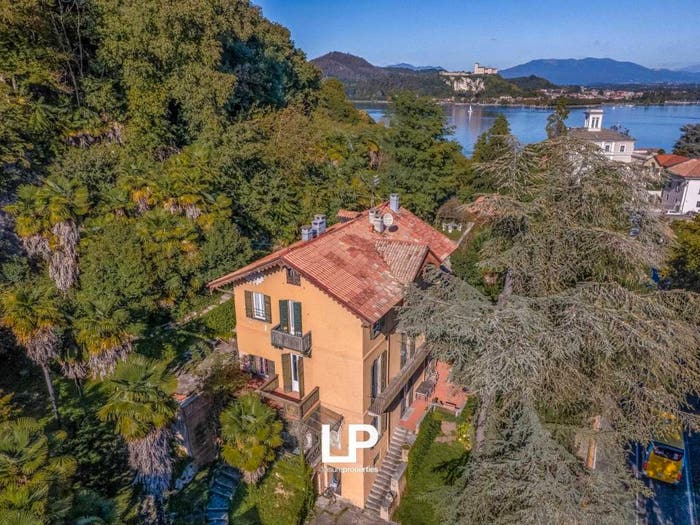 Casa con 6 locali in vendita in Via Angelo Cantoni, Centro, Arona