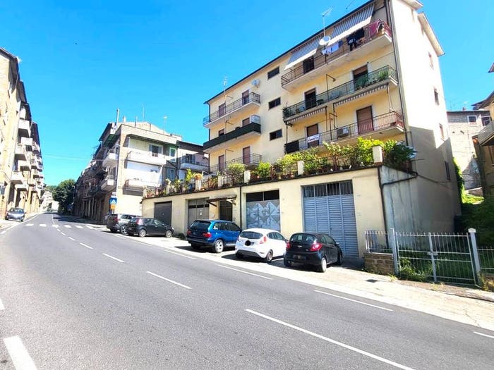 Appartamento trilocale in vendita in Via di Fabrica, Carbognano