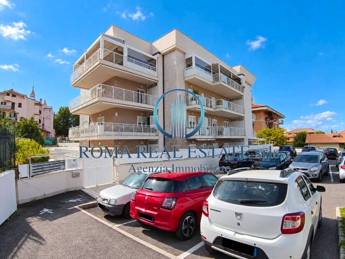 Appartamento quadrilocale in vendita in Via Rossano Calabro, Centro, Grottaferrata