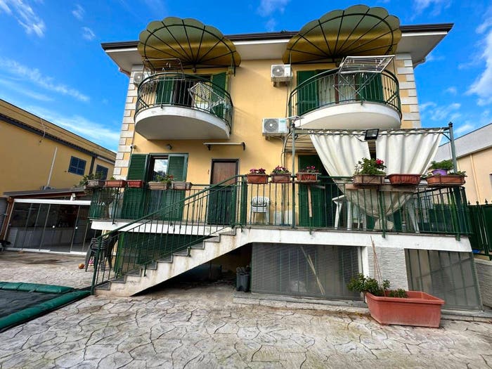 Casa con 6 locali in vendita in Via Staffetta, Lago Patria, Giugliano in Campania