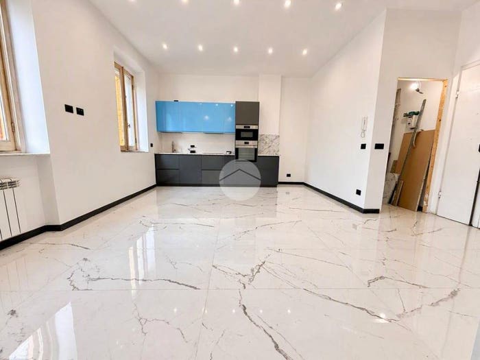 Appartamento quadrilocale in vendita in Via Ameglia, Castelletto, Genova