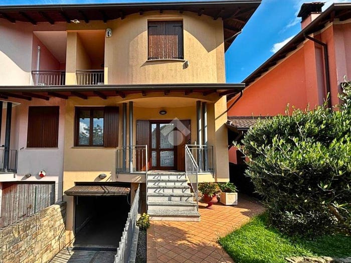 Casa quadrilocale in vendita in Via Pescatori, Piamborno, Piancogno