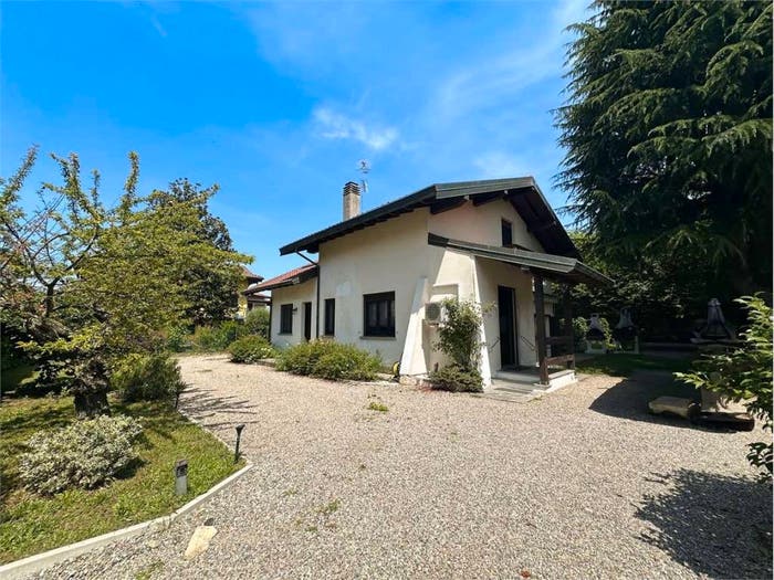 Casa con 6 locali in vendita in Via Ariete, Centro, Angera