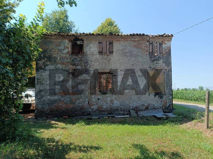 Casa con 6 locali in vendita in Canda