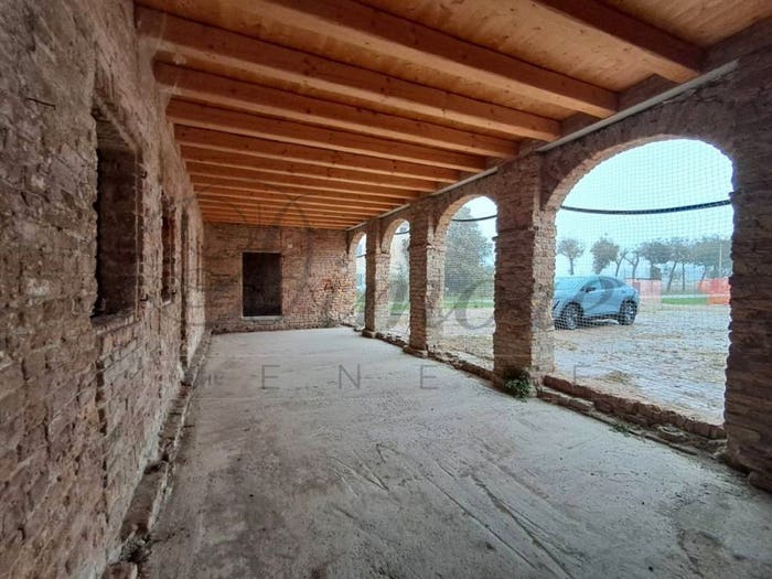 Casa con 6 locali in vendita in Candiana