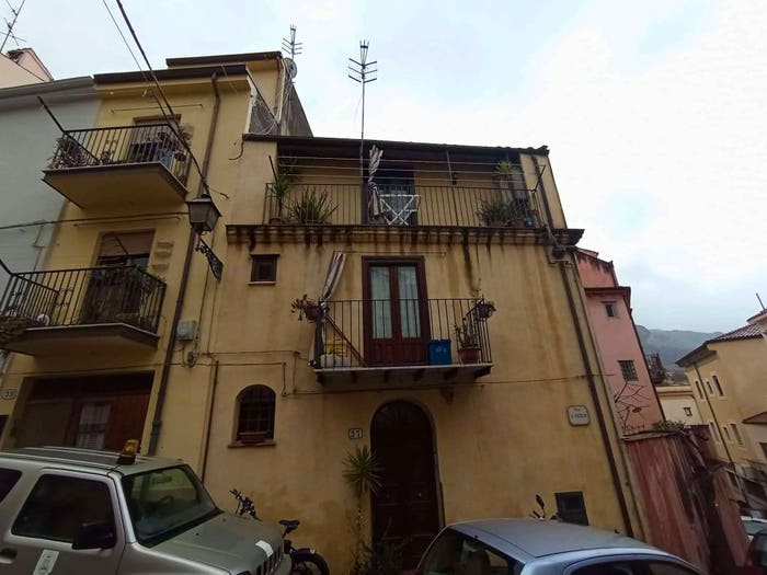 Casa quadrilocale in vendita in via San Nicolò, Castelbuono