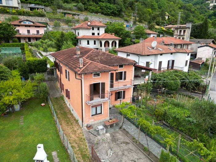 Casa con 6 locali in vendita in Via Guasto, San Gregorio, Gravedona ed Uniti