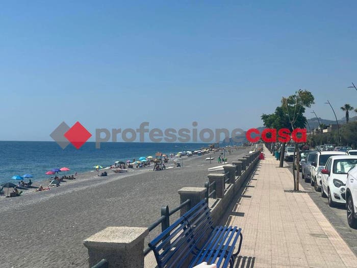 Appartamento bilocale in vendita in Via Umberto I, Centro, Roccalumera