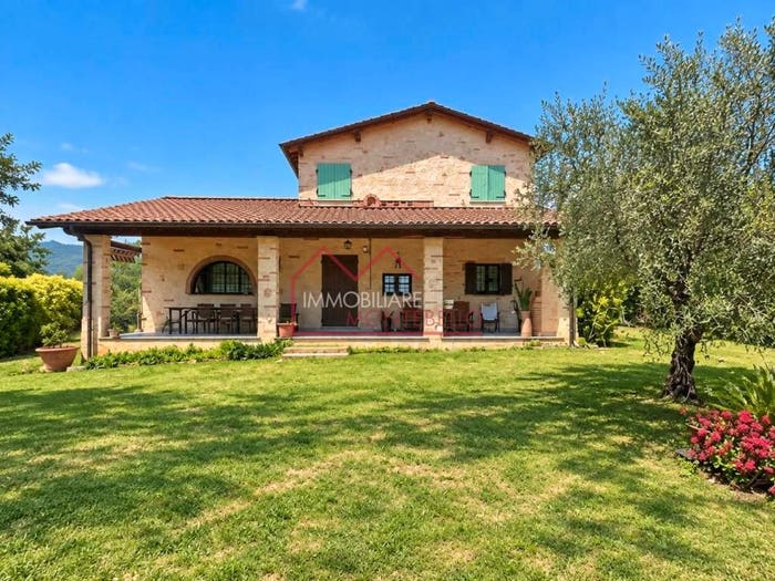 Casa con 6 locali in vendita in Camaiore Paese, Camaiore