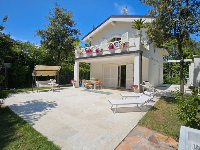 Casa con 6 locali in vendita in via Agnelli, Centro, Forte dei Marmi