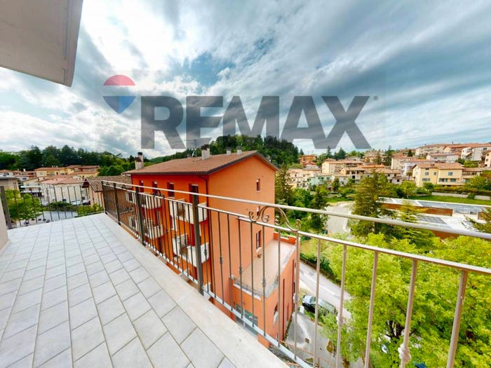 Appartamento con 5 locali in vendita in Piazza Medaglie d'oro, Centro, Nocera Umbra