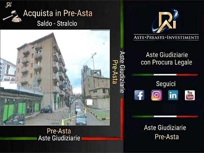 Appartamento con 6 locali in vendita in Via Panebianco, Panebianco Tribunale, Cosenza