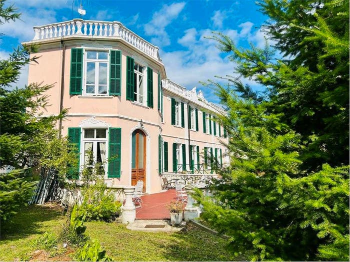 Casa con 6 locali in vendita in Viale Piaggio, Ormea