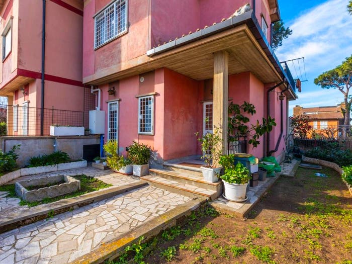 Casa quadrilocale in vendita in Viale Adriatico, Villa Claudia, Anzio