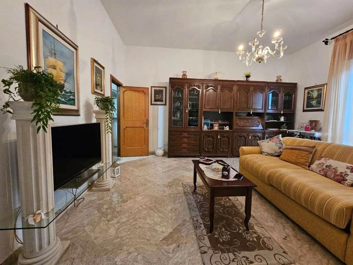 Casa con 6 locali in vendita in Via Cesare Pavese, Mesagne