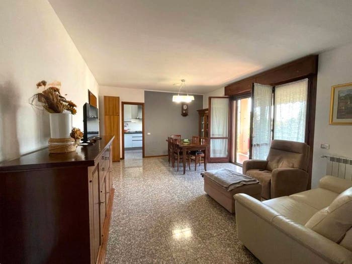 Appartamento trilocale in vendita in Via Ugo Foscolo, Mozzate