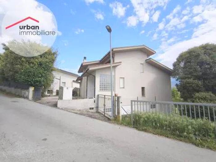 Casa con 6 locali in vendita in Via Collevernesco, Sant'Elia Bazzano, L'Aquila
