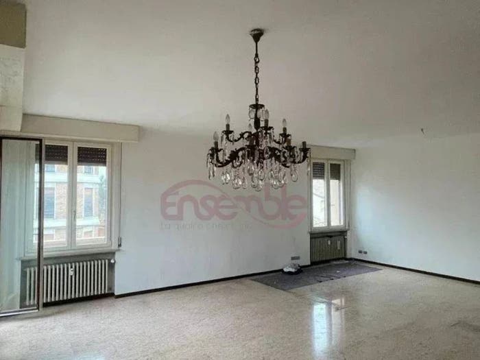 Appartamento con 5 locali in vendita in Via Madre Anna Maria Adorni, Centro Storico, Parma