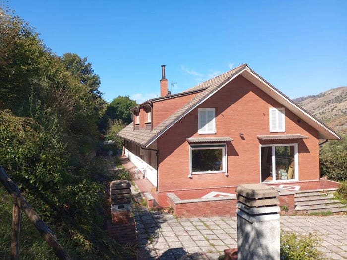 Casa con 6 locali in vendita in Via Santa Maria del Giogo, Arpaia