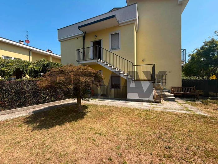 Appartamento con 5 locali in vendita in via Mameli, Centro, Arcisate