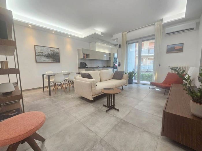Appartamento trilocale in vendita in Via Edmondo De Amicis, Centro, Merate