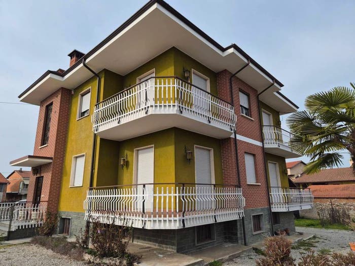 Casa con 6 locali in vendita in Via Roma, Montanera