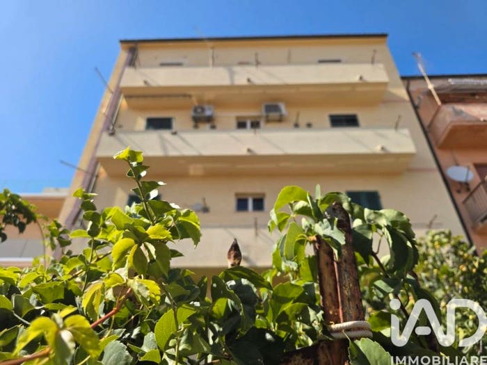 Appartamento quadrilocale in vendita in Via Santa Maria, La Maddalena