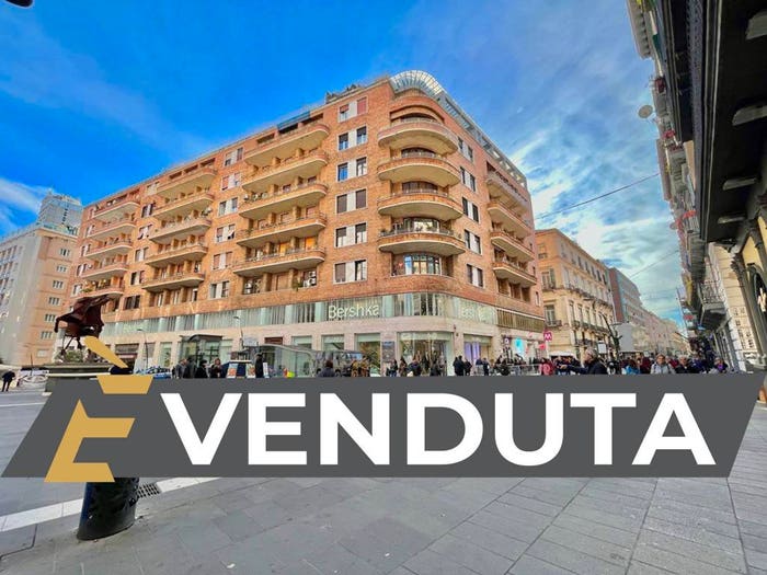 Appartamento trilocale in vendita in Via Concezione a Montecalvario, Quartieri Spagnoli, Napoli
