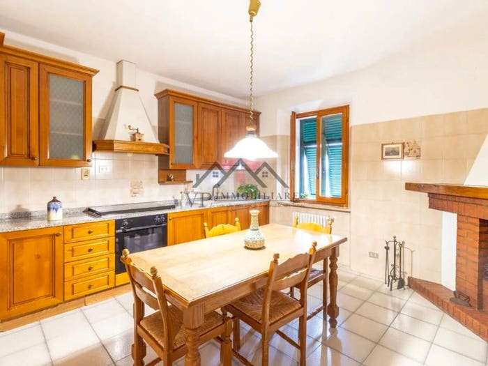 Appartamento quadrilocale in vendita in Via Garibaldi, Centro, Pomarance