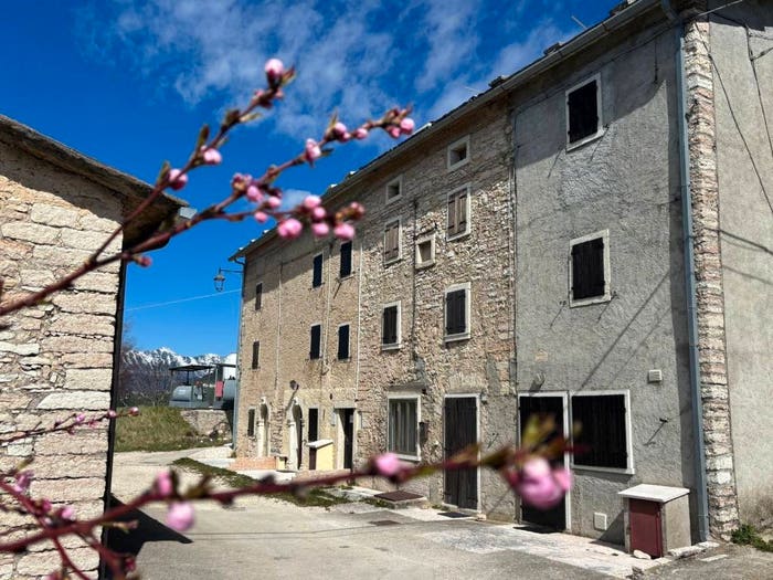 Casa con 6 locali in vendita in Via Provalo, Sant'Anna d'Alfaedo