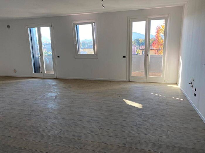 Appartamento quadrilocale in vendita in Via Roma, Centro, Saccolongo