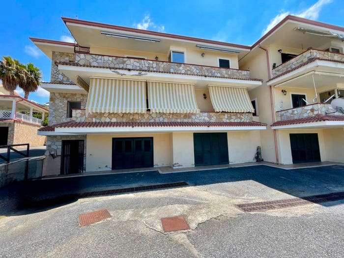 Appartamento trilocale in vendita in Contrada Piano delle Donne, Centro, Belvedere Marittimo