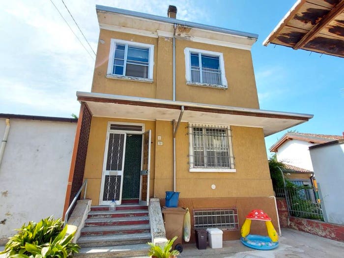 Casa con 6 locali in vendita in Piazza Novembre, Bondeno, Gonzaga