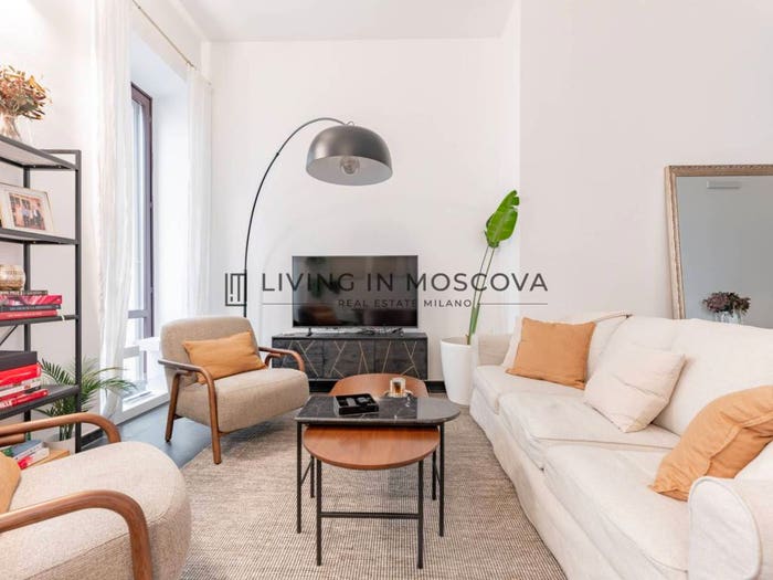 Appartamento quadrilocale in vendita in Viale Monte Santo, Porta Nuova, Milano