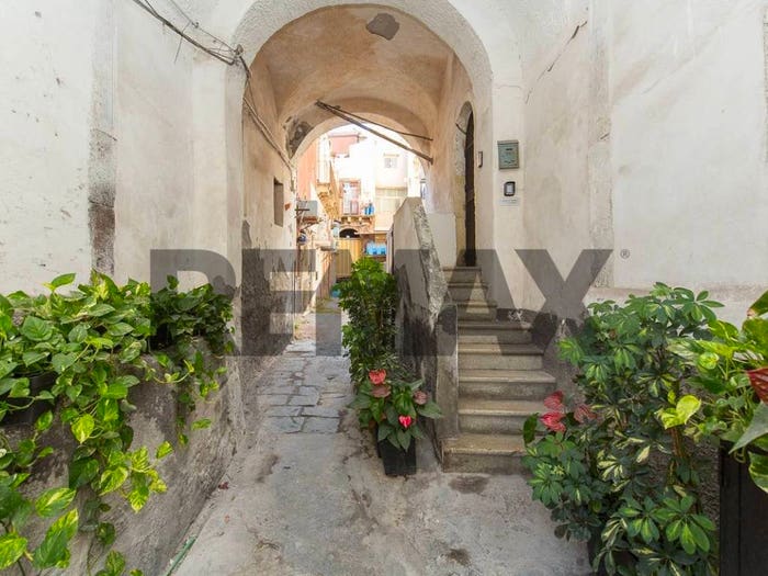 Appartamento con 6 locali in vendita in Via Salvatore Di Giacomo, Centro Storico, Catania