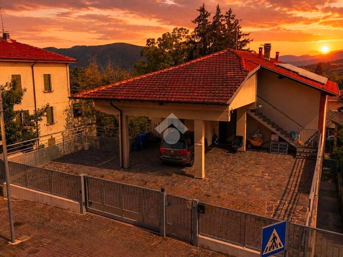 Casa quadrilocale in vendita in Via europa, Centro, Tizzano Val Parma