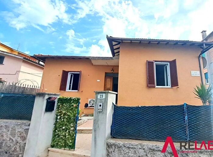 Appartamento bilocale in vendita in Via Sant'Antimo, Fara In Sabina