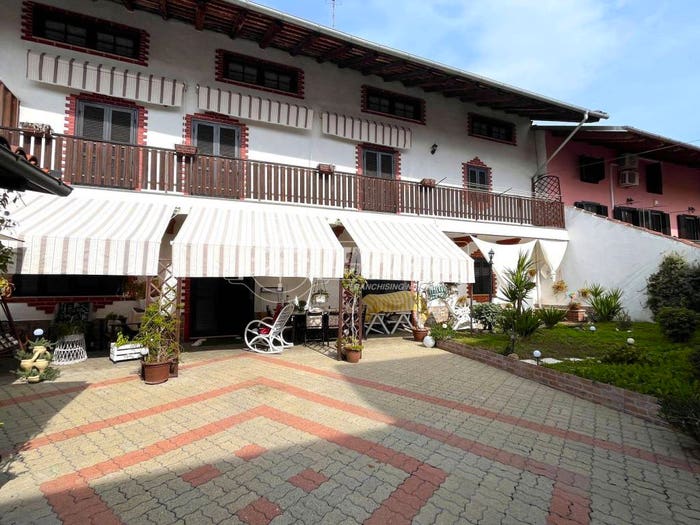 Casa con 6 locali in vendita in Via Toselli, Foglizzo