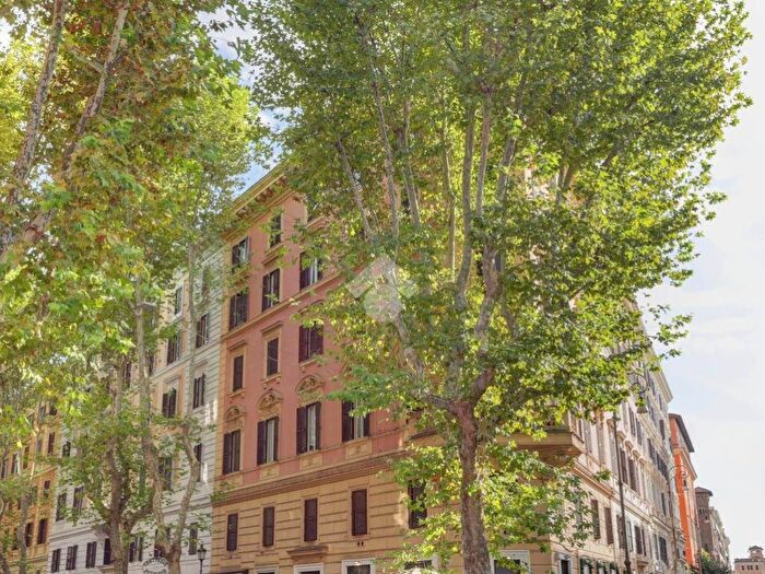 Appartamento trilocale in vendita in Via Merulana, Esquilino, Roma