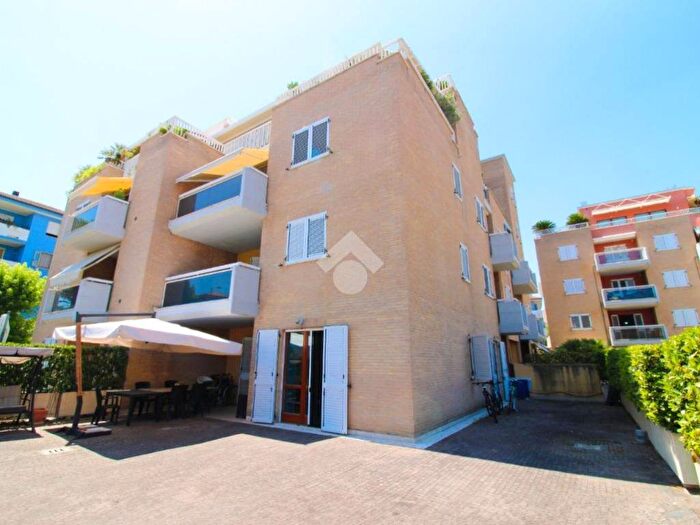 Appartamento trilocale in vendita in Via Martiri di Cefalonia, Porto San Giorgio
