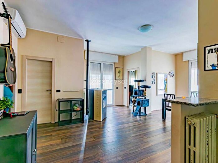 Appartamento con 5 locali in vendita in Casalpusterlengo
