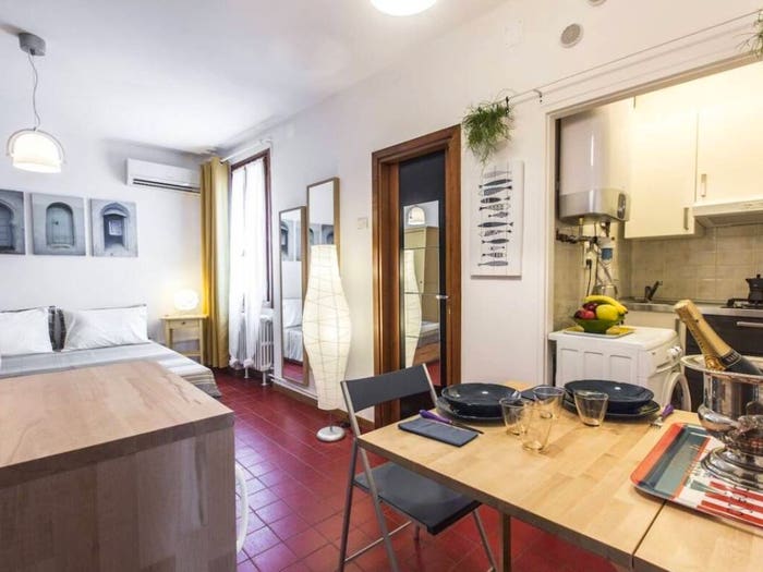 Appartamento monolocale in vendita in Campo San Bortolomio, San Marco, Venezia