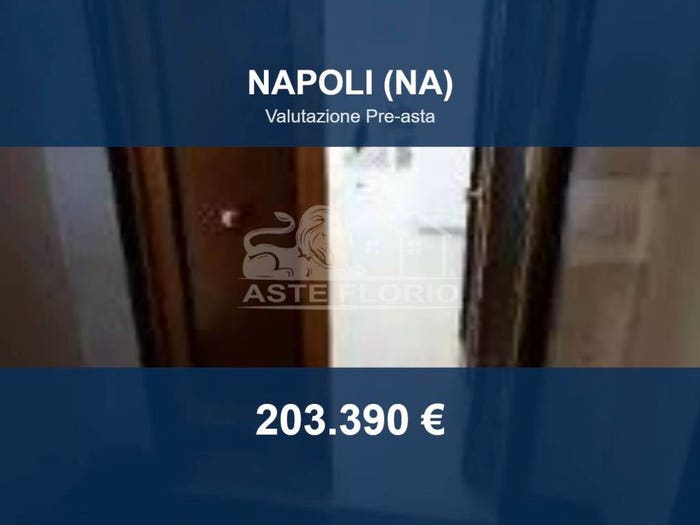 Appartamento trilocale in vendita in Piazza Mercato, Centro, Napoli