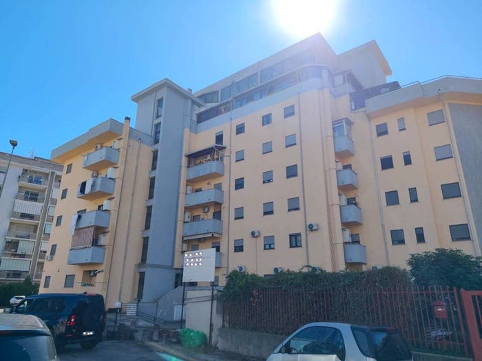 Appartamento con 6 locali in vendita in Via Gianbattista D'Amico, Popilia Vagliolise, Cosenza