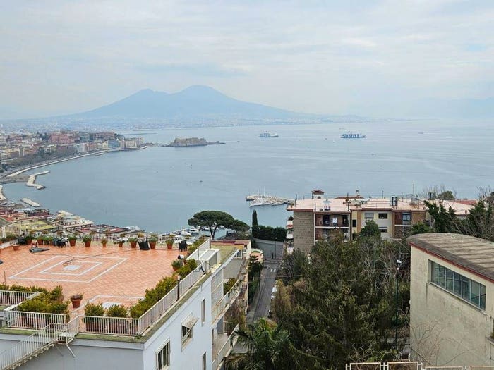 Casa con 6 locali in vendita in Via Francesco Petrarca, Posillipo, Napoli